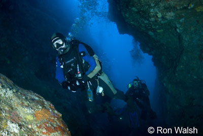 divers-in-the-cave.jpg